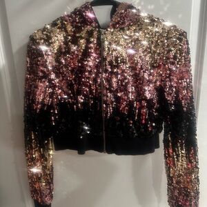 Sequeneced crop jacket with hood